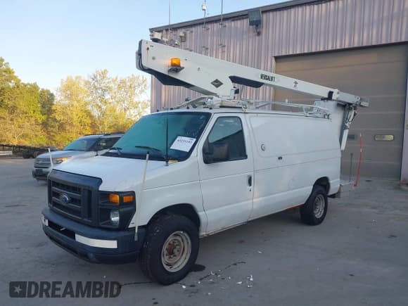 ✅ 2011 Ford Econoline Cargo Commercial • VIN: 1FTSE3EL3BDB39159 • Лот: 43231153. Опубликован ранее на IAAI с пробегом 45 313 миль. Бесплатный доступ к архиву аукционных продаж из США и подробный отчёт об истории автомобиля на DreamBid. Изображение 2.