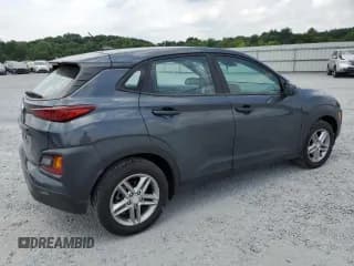 ✅ 2020 Hyundai Kona SE • VIN: KM8K12AA3LU439761 • Лот: 60944644. Опубликован ранее на Copart с пробегом 77 360 миль. Бесплатный доступ к архиву аукционных продаж из США и подробный отчёт об истории автомобиля на DreamBid. Изображение 3.