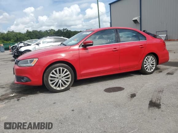✅ 2011 Volkswagen Jetta SEL • VIN: 3VWLZ7AJXBM375295 • Lot: 62606275. Listed on Copart with 191,119 mi. Free auction sales archive from the USA and detailed vehicle history report at DreamBid. Image 1.
