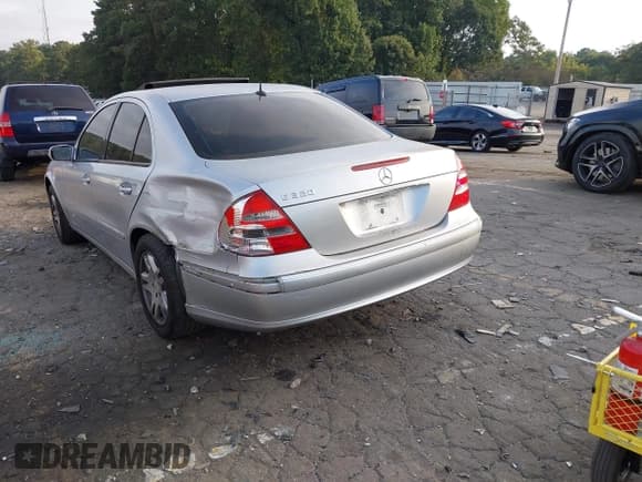 ✅ 2003 Mercedes-Benz E 320 • VIN: WDBUF65J63A118930 • Лот: 43279477. Опубликован ранее на IAAI с пробегом 205 787 миль. Бесплатный доступ к архиву аукционных продаж из США и подробный отчёт об истории автомобиля на DreamBid. Изображение 3.