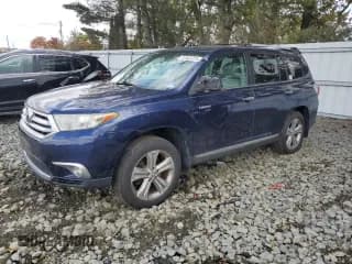 ✅ 2013 Toyota Highlander Limited • VIN: 5TDDK3EH5DS182695 • Lot: 82562275. Listed on Copart with 124,093 mi. Free auction sales archive from the USA and detailed vehicle history report at DreamBid. Image 1.
