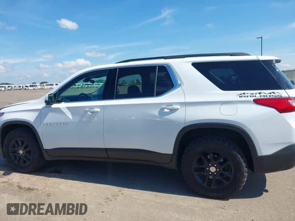 ✅ 2020 Chevrolet Traverse LT Cloth • VIN: 1GNEVGKW3LJ176600 • Lot: 43207218. Wystawiony na IAAI z przebiegiem 148 952 mil. Bezpłatny archiwum sprzedaży aukcyjnych z USA i szczegółowy raport historii pojazdu na DreamBid. Zdjęcie 14.