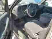 2002 Chevrolet Silverado 1500 LS z VIN 1GCEK14V92Z240724, wystawiony jako Copart lot #58945405 z przebiegiem 138 701 mil mil oraz Czysty tytuł • Clean title. Historia ofert i sprzedaży dostępna na DreamBid. Obrazek 8.