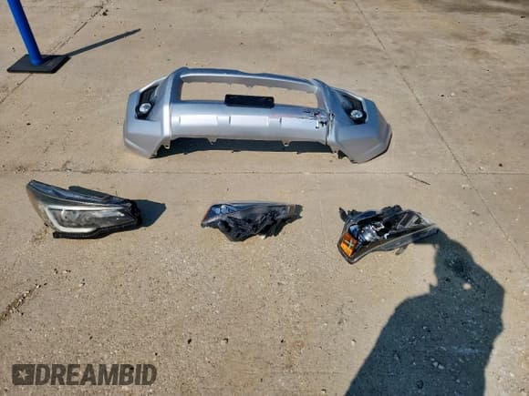 ✅ 2015 Toyota 4Runner SR5 • VIN: JTEZU5JR7F5084833 • Лот: 80784225. Опубликован ранее на Copart с пробегом 103 622 миль. Бесплатный доступ к архиву аукционных продаж из США и подробный отчёт об истории автомобиля на DreamBid. Изображение 13.