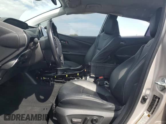 2021 Toyota Prius LE z VIN JTDKAMFP6M3186049, wystawiony jako Copart lot #81289905 z przebiegiem 271 061 mil mil oraz Szkoda całkowita • Salvage title. Historia ofert i sprzedaży dostępna na DreamBid. Obrazek 7.