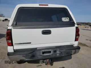 2006 Chevrolet Silverado 3500 SRW Wrk Trk z VIN 1GCHK33D06F214876, wystawiony jako Copart lot #50766335 z przebiegiem 189 282 mil mil oraz Szkoda całkowita • Salvage title. Historia ofert i sprzedaży dostępna na DreamBid. Obrazek 6.