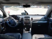 ✅ 2011 Kia Sorento SX • VIN: 5XYKW4A23BG171207 • Лот: 42569617. Опубликован ранее на IAAI с пробегом 196 167 миль. Бесплатный доступ к архиву аукционных продаж из США и подробный отчёт об истории автомобиля на DreamBid. Изображение 5.