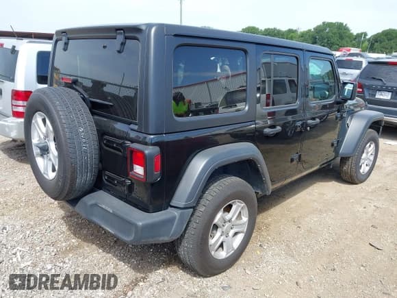 ✅ 2023 Jeep Wrangler Sport S • VIN: 1C4HJXDN6PW599895 • Lot: 42242107. Wystawiony na IAAI z przebiegiem 53 980 mil. Bezpłatny archiwum sprzedaży aukcyjnych z USA i szczegółowy raport historii pojazdu na DreamBid. Zdjęcie 4.