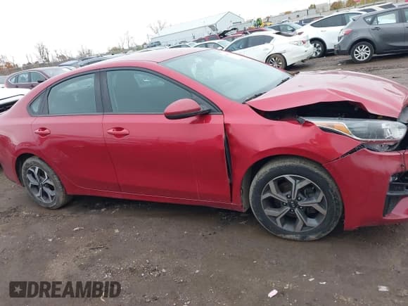 ✅ 2019 Kia Forte LXS • VIN: 3KPF24AD5KE077020 • Lot: 43651720. Wystawiony na IAAI z przebiegiem 117 384 mil. Bezpłatny archiwum sprzedaży aukcyjnych z USA i szczegółowy raport historii pojazdu na DreamBid. Zdjęcie 13.