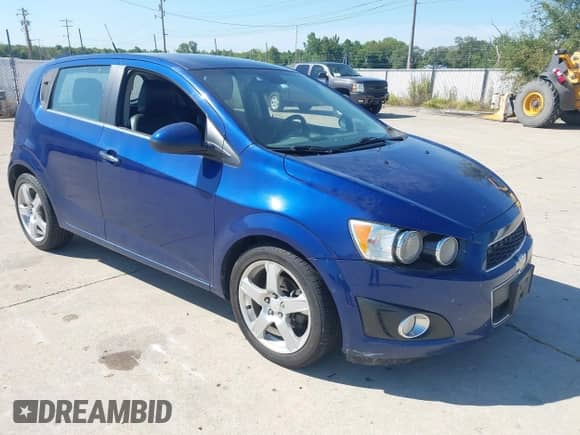 ✅ 2013 Chevrolet Sonic LTZ • VIN: 1G1JE6SB3D4208212 • Lot: 43093068. Wystawiony na IAAI z przebiegiem 151 735 mil mil. Skorzystaj z bezpłatnego archiwum sprzedaży aukcyjnych z USA i zobacz szczegółowy raport historii pojazdu na DreamBid. Zdjęcie 1.