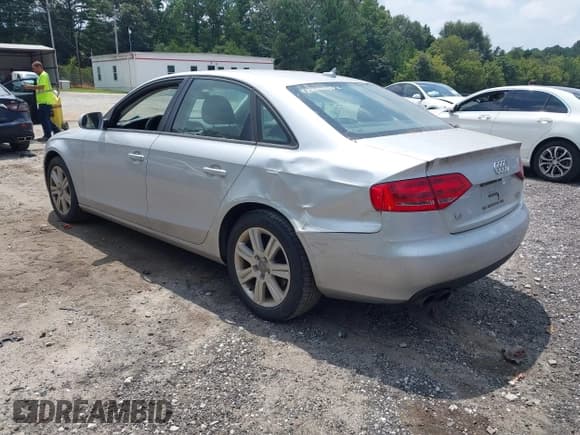 ✅ 2011 Audi A4 Premium • VIN: WAUBFAFLXBN019981 • Лот: 43049315. Опубликован ранее на IAAI с пробегом 178 736 миль. Бесплатный доступ к архиву аукционных продаж из США и подробный отчёт об истории автомобиля на DreamBid. Изображение 3.