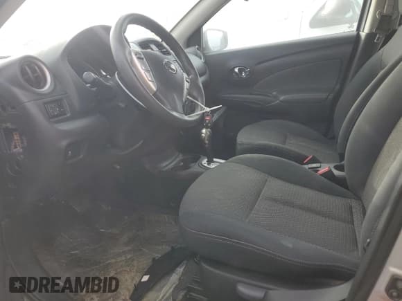 ✅ 2015 Nissan Versa S • VIN: 3N1CN7AP5FL859828 • Lot: 91906945. Wystawiony na Copart z przebiegiem 112 888 mil. Bezpłatny archiwum sprzedaży aukcyjnych z USA i szczegółowy raport historii pojazdu na DreamBid. Zdjęcie 7.