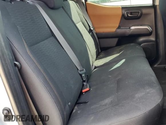 ✅ 2019 Toyota Tacoma TRD Sport • VIN: 3TMAZ5CN7KM080878 • Lot: 80464265. Wystawiony na Copart z przebiegiem 59 444 mil. Bezpłatny archiwum sprzedaży aukcyjnych z USA i szczegółowy raport historii pojazdu na DreamBid. Zdjęcie 10.