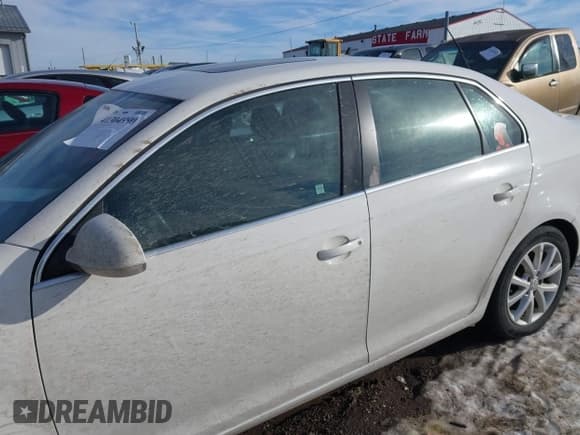 ✅ 2010 Volkswagen Jetta SE • VIN: 3VWRX7AJ4AM030312 • Lot: 41304990. Listed on IAAI with 204,910 mi. Free auction sales archive from the USA and detailed vehicle history report at DreamBid. Image 14.