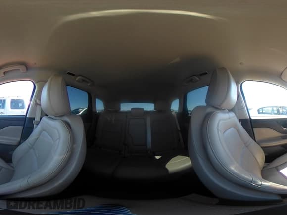 ✅ 2023 Lincoln Corsair Standard • VIN: 5LMCJ1CA2PUL07699 • Lot: 42110870. Wystawiony na IAAI z przebiegiem 20 869 mil. Bezpłatny archiwum sprzedaży aukcyjnych z USA i szczegółowy raport historii pojazdu na DreamBid. Zdjęcie 18.