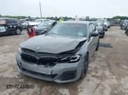 ✅ 2022 BMW 5 Series M550i xDrive • VIN: WBA13BK02NCH64894 • Lot: 43039113. Wystawiony na IAAI z przebiegiem 67 267 mil. Bezpłatny archiwum sprzedaży aukcyjnych z USA i szczegółowy raport historii pojazdu na DreamBid. Zdjęcie 2.