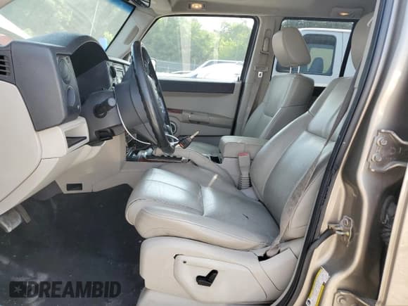 ✅ 2006 Jeep Commander Limited • VIN: 1J8HG58N26C302532 • Lot: 59671125. Wystawiony na Copart z przebiegiem 155 835 mil. Bezpłatny archiwum sprzedaży aukcyjnych z USA i szczegółowy raport historii pojazdu na DreamBid. Zdjęcie 7.