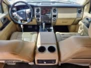 ✅ 2015 Ford Expedition Limited • VIN: 1FMJU2AT1FEF28232 • Lot: 84970825. Wystawiony na Copart z przebiegiem 217 743 mil. Bezpłatny archiwum sprzedaży aukcyjnych z USA i szczegółowy raport historii pojazdu na DreamBid. Zdjęcie 8.