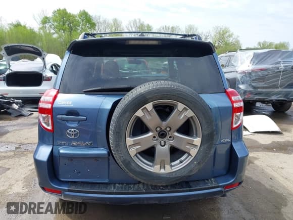 ✅ 2010 Toyota RAV4 Sport • VIN: JTMRF4DV9AD021572 • Lot: 41889657. Listed on IAAI with 150,878 mi. Free auction sales archive from the USA and detailed vehicle history report at DreamBid. Image 17.