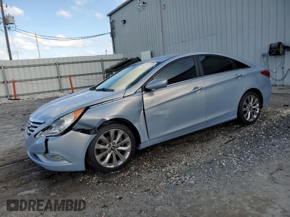 ✅ 2013 Hyundai Sonata SE • VIN: 5NPEC4ACXDH599141 • Lot: 75869174. Wystawiony na Copart z przebiegiem 268 078 mil. Bezpłatny archiwum sprzedaży aukcyjnych z USA i szczegółowy raport historii pojazdu na DreamBid. Zdjęcie 1.