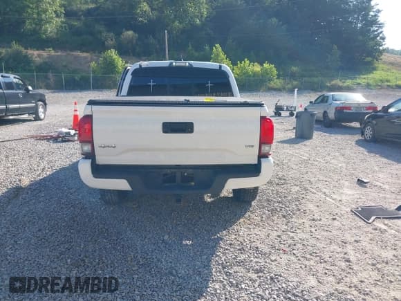 ✅ 2020 Toyota Tacoma SR5 • VIN: 3TMCZ5ANXLM307980 • Lot: 42838481. Listed on IAAI with 81,676 mi. Free auction sales archive from the USA and detailed vehicle history report at DreamBid. Image 17.