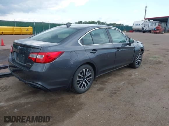 ✅ 2018 Subaru Legacy Premium • VIN: 4S3BNAC62J3028379 • Lot: 43043435. Wystawiony na IAAI z przebiegiem 103 799 mil. Bezpłatny archiwum sprzedaży aukcyjnych z USA i szczegółowy raport historii pojazdu na DreamBid. Zdjęcie 4.