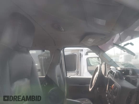 ✅ 2009 Ford Econoline Passenger XL • VIN: 1FBSS31L19DA17736 • Lot: 42322899. Wystawiony na IAAI z przebiegiem Nie podano. Bezpłatny archiwum sprzedaży aukcyjnych z USA i szczegółowy raport historii pojazdu na DreamBid. Zdjęcie 5.