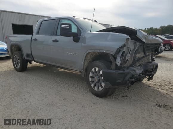 ✅ 2024 Chevrolet Silverado 2500HD Custom • VIN: 2GC4YMEY2R1251796 • Lot: 90911515. Wystawiony na Copart z przebiegiem 35 634 mil. Bezpłatny archiwum sprzedaży aukcyjnych z USA i szczegółowy raport historii pojazdu na DreamBid. Zdjęcie 4.