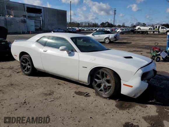 ✅ 2015 Dodge Challenger R/T Plus • VIN: 2C3CDZBT0FH714510 • Lot: 39559444. Wystawiony na Copart z przebiegiem 101 772 mil. Bezpłatny archiwum sprzedaży aukcyjnych z USA i szczegółowy raport historii pojazdu na DreamBid. Zdjęcie 4.