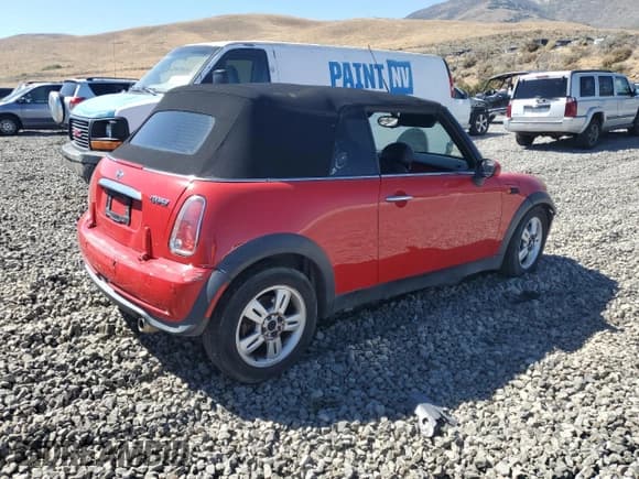 ✅ 2008 MINI Convertible • VIN: WMWRF33528TG18736 • Lot: 70083414. Wystawiony na Copart z przebiegiem 116 932 mil. Bezpłatny archiwum sprzedaży aukcyjnych z USA i szczegółowy raport historii pojazdu na DreamBid. Zdjęcie 3.