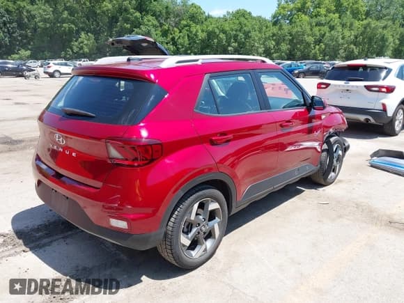 ✅ 2024 Hyundai Venue SEL • VIN: KMHRC8A3XRU291954 • Lot: 42561292. Listed on IAAI with 37,379 mi. Free auction sales archive from the USA and detailed vehicle history report at DreamBid. Image 4.