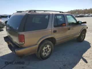 2002 Chevrolet Blazer LS z VIN 1GNDT13W32K236266, wystawiony jako Copart lot #77162424 z przebiegiem 194 532 mil mil oraz Szkoda całkowita • Salvage title. Historia ofert i sprzedaży dostępna na DreamBid. Obrazek 3.