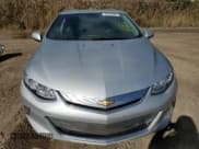 ✅ 2017 Chevrolet Volt Premier • VIN: 1G1RB6S55HU111329 • Lot: 70519093. Wystawiony na Copart z przebiegiem 121 047 mil. Bezpłatny archiwum sprzedaży aukcyjnych z USA i szczegółowy raport historii pojazdu na DreamBid. Zdjęcie 5.