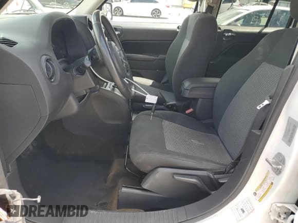 ✅ 2017 Jeep Patriot Latitude • VIN: 1C4NJPFB7HD183373 • Лот: 69658435. Опубликован ранее на Copart с пробегом 121 946 миль. Бесплатный доступ к архиву аукционных продаж из США и подробный отчёт об истории автомобиля на DreamBid. Изображение 7.