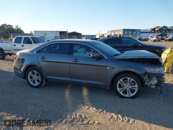 ✅ 2014 Ford Taurus SEL • VIN: 1FAHP2E81EG123593 • Lot: 43607478. Listed on IAAI with 200,101 mi. Free auction sales archive from the USA and detailed vehicle history report at DreamBid. Image 13.
