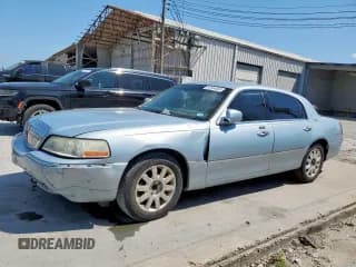 ✅ 2010 Lincoln Town Car Signature Limited • VIN: 2LNBL8CV8AX618851 • Lot: 81544555. Wystawiony na Copart z przebiegiem 121 311 mil. Bezpłatny archiwum sprzedaży aukcyjnych z USA i szczegółowy raport historii pojazdu na DreamBid. Zdjęcie 1.