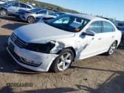 ✅ 2015 Volkswagen Passat S • VIN: 1VWAS7A30FC100362 • Lot: 43494097. Wystawiony na IAAI z przebiegiem 56 522 mil. Bezpłatny archiwum sprzedaży aukcyjnych z USA i szczegółowy raport historii pojazdu na DreamBid. Zdjęcie 2.