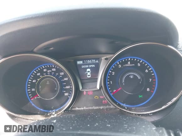 ✅ 2015 Hyundai Genesis Coupe R-Spec • VIN: KMHHU6KJ8FU130878 • Lot: 41815856. Wystawiony na IAAI z przebiegiem 118 678 mil. Bezpłatny archiwum sprzedaży aukcyjnych z USA i szczegółowy raport historii pojazdu na DreamBid. Zdjęcie 7.