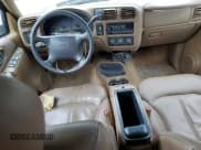 ✅ 1998 Chevrolet Blazer LS • VIN: 1GNDT13W7W2126083 • Lot: 54073554. Wystawiony na Copart z przebiegiem 162 676 mil. Bezpłatny archiwum sprzedaży aukcyjnych z USA i szczegółowy raport historii pojazdu na DreamBid. Zdjęcie 8.