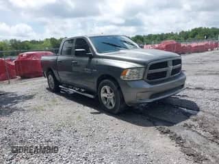 2013 Ram 1500 Express с VIN 1C6RR6KT2DS562992, выставлен на аукционе IAAI как лот 42345919 с пробегом 246 114 миль миль и . История ставок и продаж доступна на DreamBid. Изображение 1.