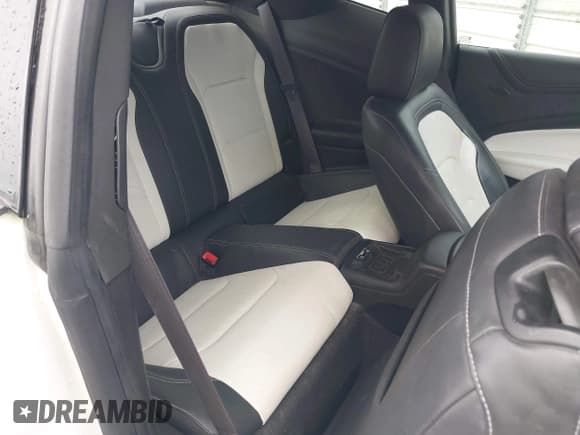 ✅ 2017 Chevrolet Camaro 2LT • VIN: 1G1FD1RSXH0180911 • Lot: 43771542. Listed on IAAI with 97,818 mi. Free auction sales archive from the USA and detailed vehicle history report at DreamBid. Image 8.