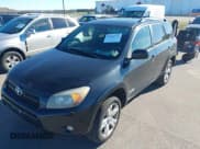 ✅ 2007 Toyota RAV4 Sport • VIN: JTMBD32VX76030699 • Лот: 43585542. Опубликован ранее на IAAI с пробегом 252 328 миль. Бесплатный доступ к архиву аукционных продаж из США и подробный отчёт об истории автомобиля на DreamBid. Изображение 2.