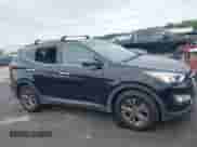 2016 Hyundai Santa Fe z VIN 5XYZUDLB4GG372753, wystawiony jako IAAI lot #43239818 z przebiegiem 134 901 mil mil oraz . Historia ofert i sprzedaży dostępna na DreamBid. Obrazek 13.