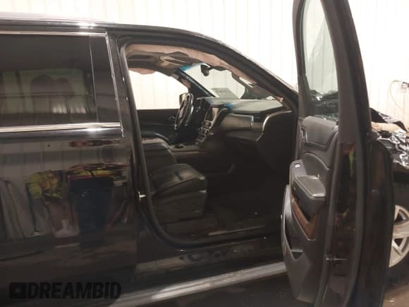 ✅ 2015 Chevrolet Suburban LT • VIN: 1GNSKJKC9FR686227 • Lot: 43595825. Wystawiony na IAAI z przebiegiem 171 806 mil. Bezpłatny archiwum sprzedaży aukcyjnych z USA i szczegółowy raport historii pojazdu na DreamBid. Zdjęcie 5.