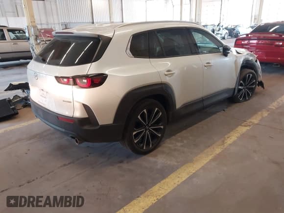 ✅ 2023 Mazda CX-50 S Premium Plus • VIN: 7MMVABEM5PN137829 • Lot: 42100783. Wystawiony na IAAI z przebiegiem 22 209 mil. Bezpłatny archiwum sprzedaży aukcyjnych z USA i szczegółowy raport historii pojazdu na DreamBid. Zdjęcie 4.
