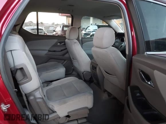 ✅ 2020 Chevrolet Traverse LT Cloth • VIN: 1GNERGKW7LJ104867 • Lot: 43674801. Listed on IAAI with 101,741 mi. Free auction sales archive from the USA and detailed vehicle history report at DreamBid. Image 8.