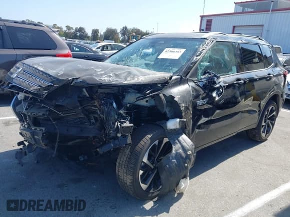 ✅ 2025 Mitsubishi Outlander SEL • VIN: JA4T5WA98SZ010539 • Lot: 42500303. Listed on IAAI with 2,224 mi. Free auction sales archive from the USA and detailed vehicle history report at DreamBid. Image 2.