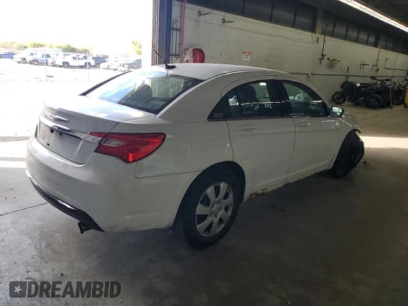 ✅ 2011 Chrysler 200 LX • VIN: 1C3BC4FB3BN562808 • Lot: 90372655. Listed on Copart with 146,081 mi. Free auction sales archive from the USA and detailed vehicle history report at DreamBid. Image 3.