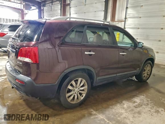 ✅ 2011 Kia Sorento EX • VIN: 5XYKUDA21BG088171 • Лот: 94440555. Опубликован ранее на Copart с пробегом 145 781 миль. Бесплатный доступ к архиву аукционных продаж из США и подробный отчёт об истории автомобиля на DreamBid. Изображение 3.