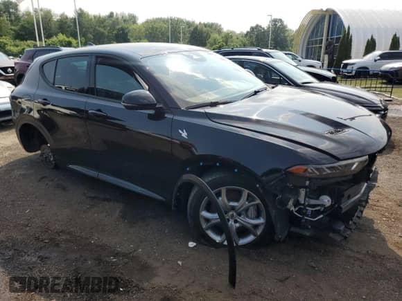 2024 Dodge Hornet R/T z VIN ZACPDFCWXR3A28795, wystawiony jako Copart lot #60538165 z przebiegiem Nie podano mil oraz Czysty tytuł • Clean title. Historia ofert i sprzedaży dostępna na DreamBid. Obrazek 4.